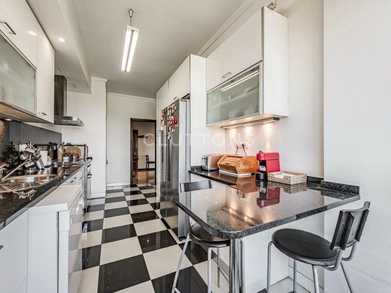 apartment 8 Rooms for sale on Lisboa (1400)