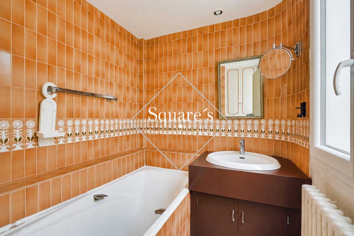 apartment 5 Rooms for sale on Paris 17ème (75017)