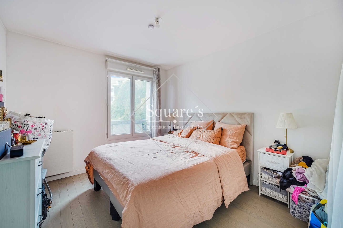 apartment 4 Rooms for sale on Suresnes (92150)