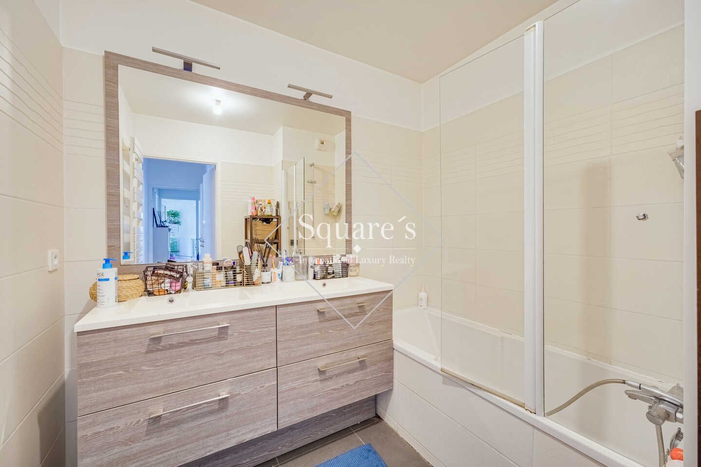 apartment 4 Rooms for sale on Suresnes (92150)