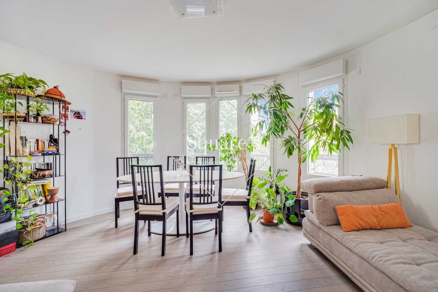 apartment 4 Rooms for sale on Suresnes (92150)