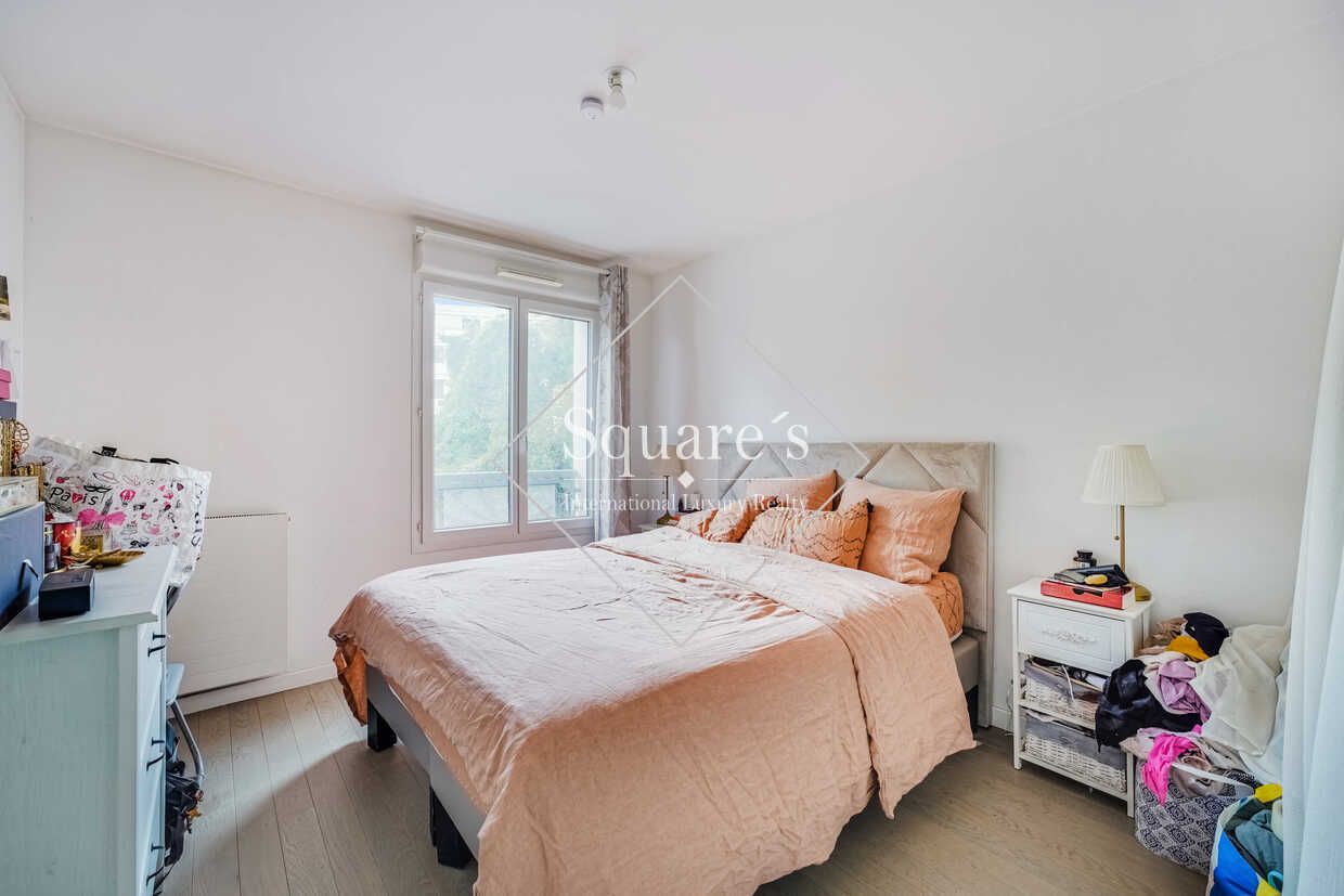 apartment 4 Rooms for sale on Suresnes (92150)