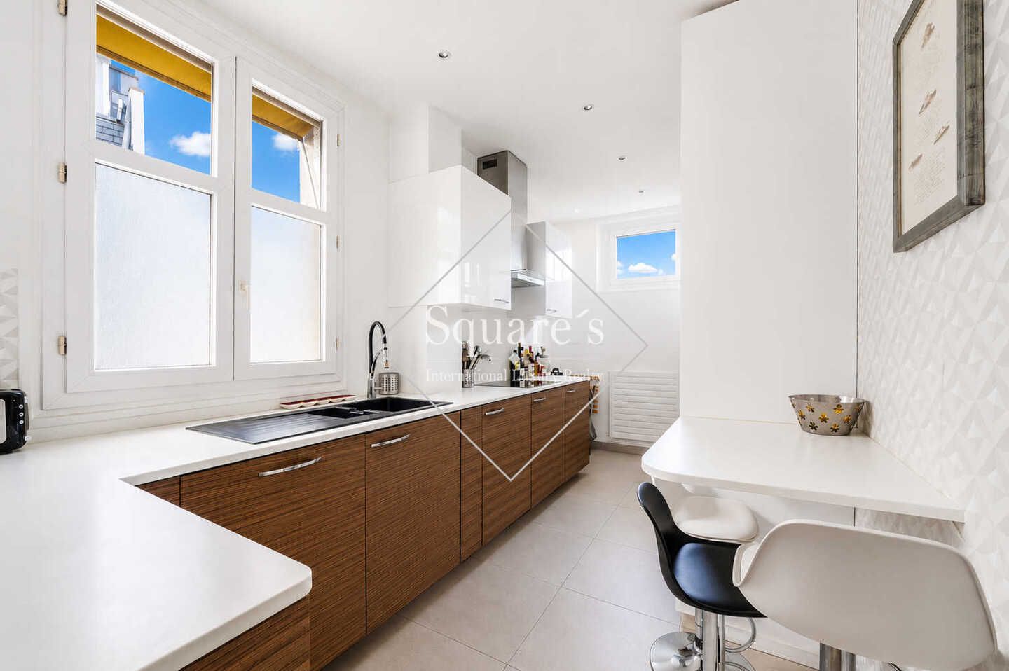 apartment 5 Rooms for sale on Neuilly-sur-Seine (92200)