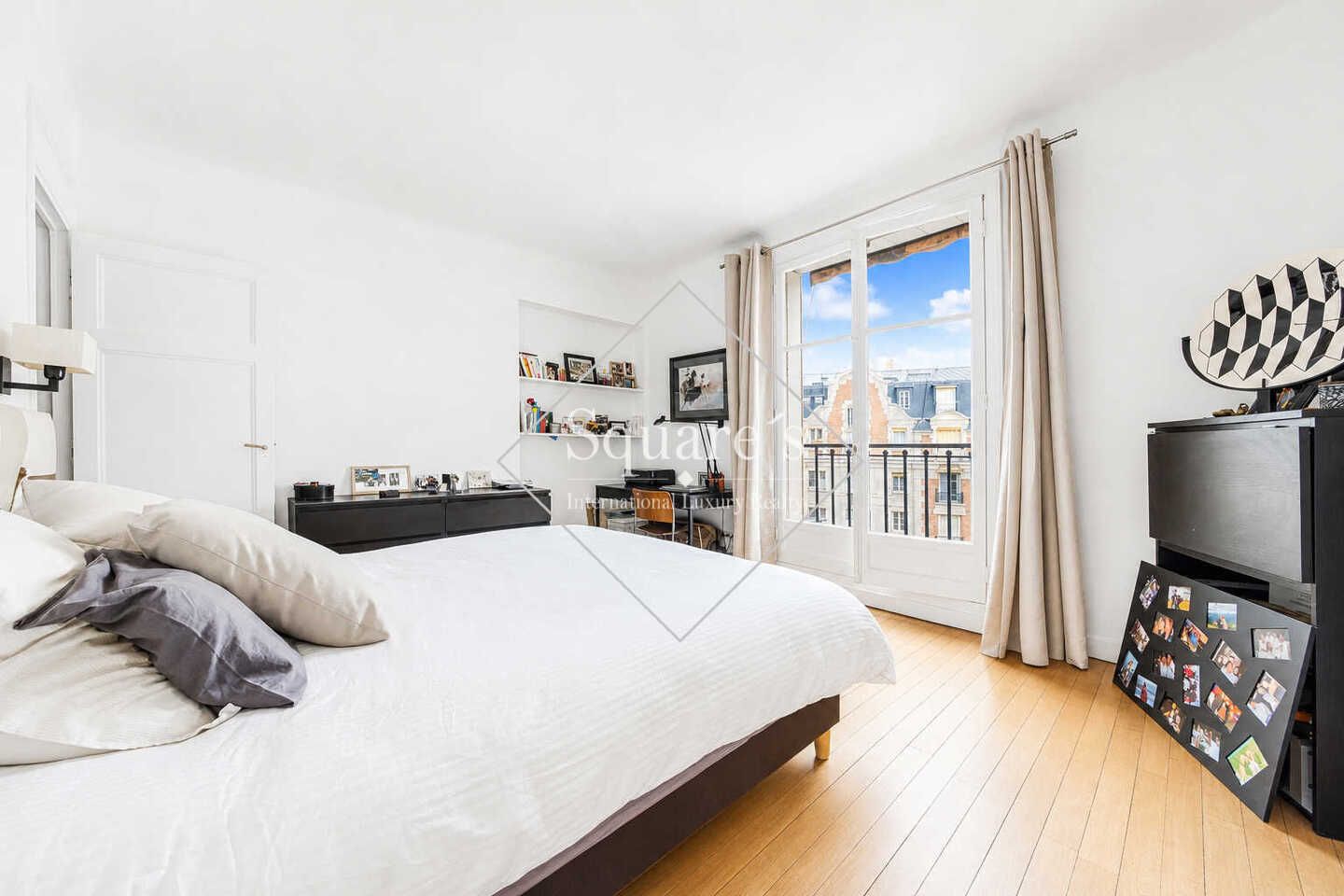apartment 5 Rooms for sale on Neuilly-sur-Seine (92200)