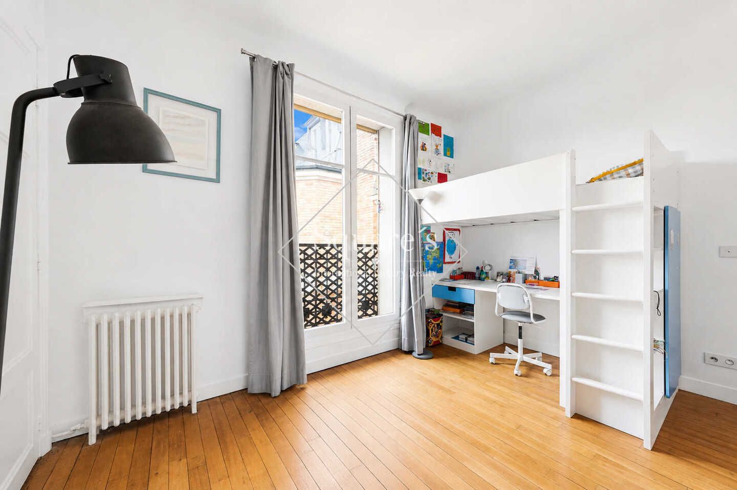 apartment 5 Rooms for sale on Neuilly-sur-Seine (92200)