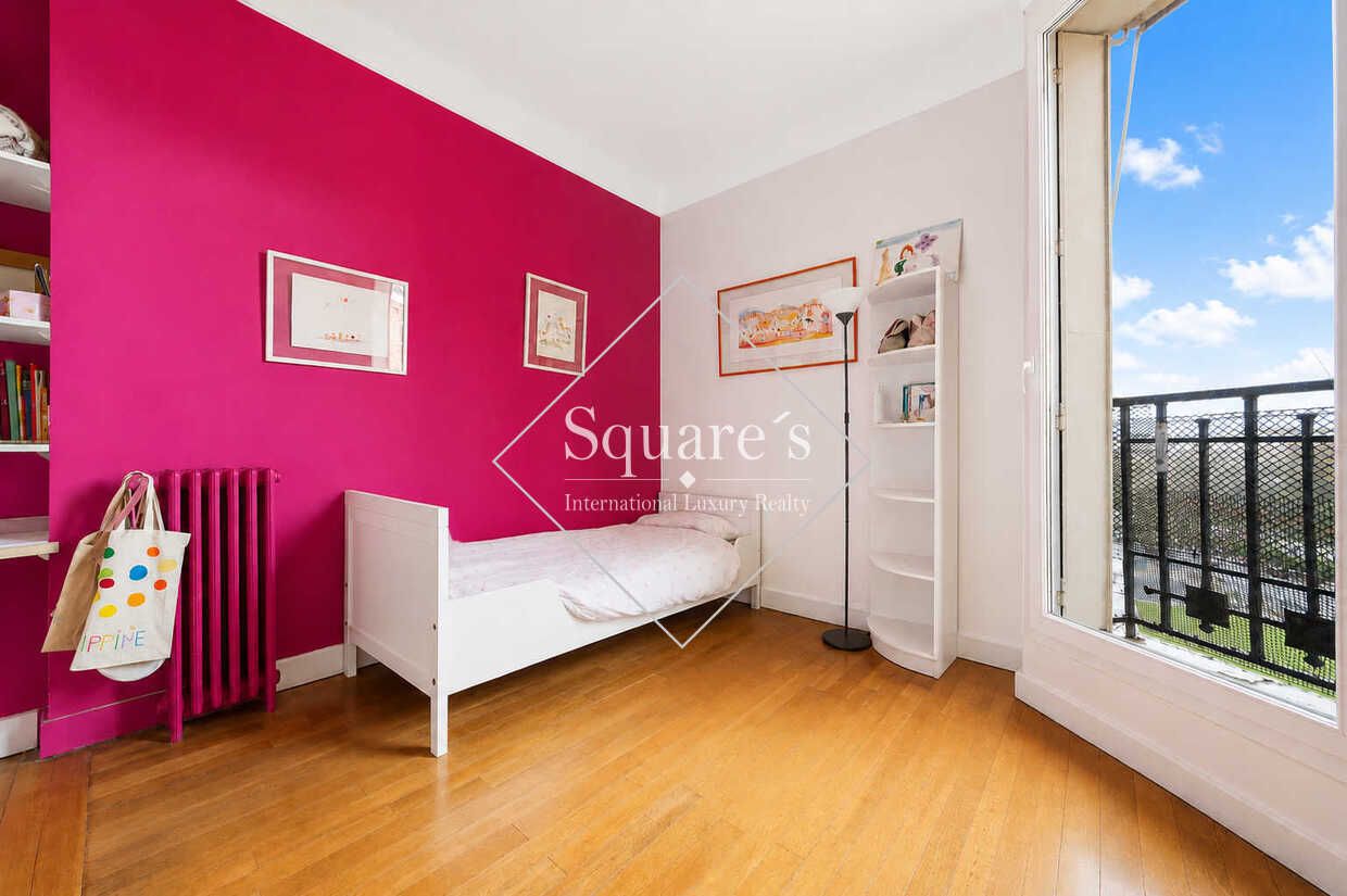 apartment 5 Rooms for sale on Neuilly-sur-Seine (92200)