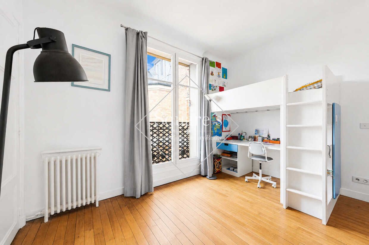 apartment 5 Rooms for sale on Neuilly-sur-Seine (92200)
