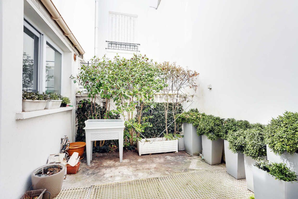 mansion (hôtel particulier) 7 Rooms for sale on Neuilly-sur-Seine (92200)