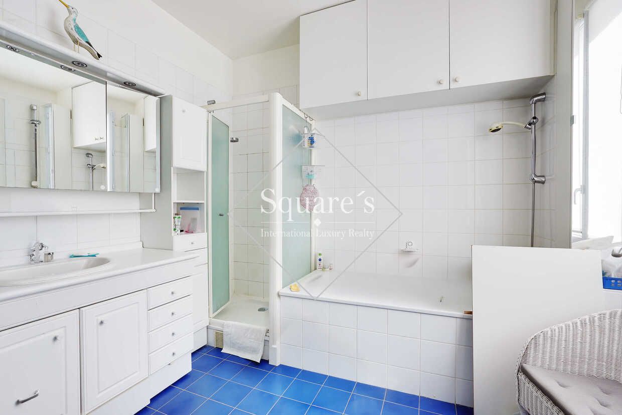 mansion (hôtel particulier) 7 Rooms for sale on Neuilly-sur-Seine (92200)