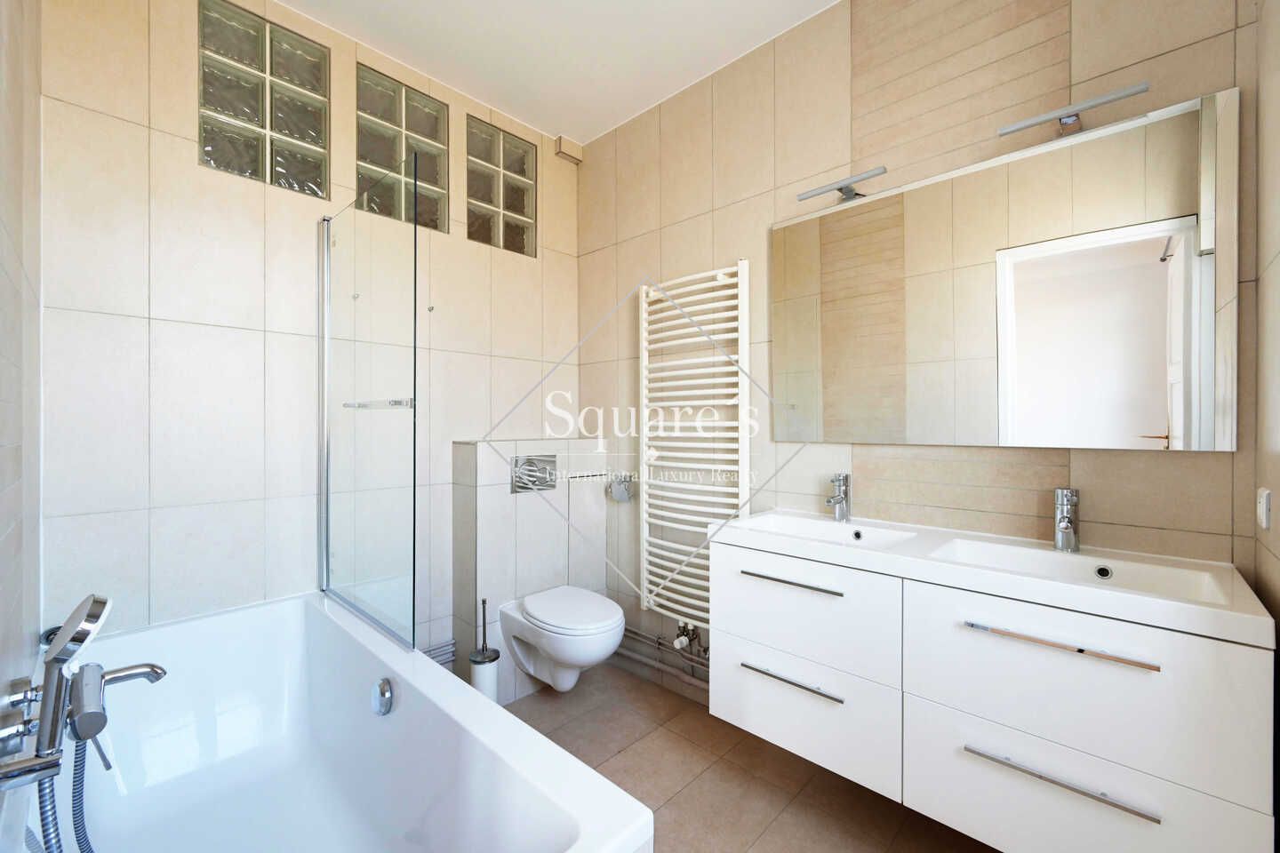 apartment 8 Rooms for rent on Neuilly-sur-Seine (92200)