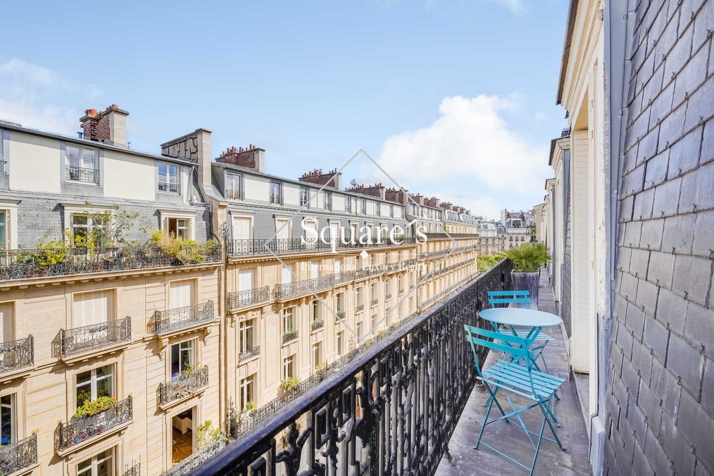 apartment 5 Rooms for sale on Paris 17ème (75017)