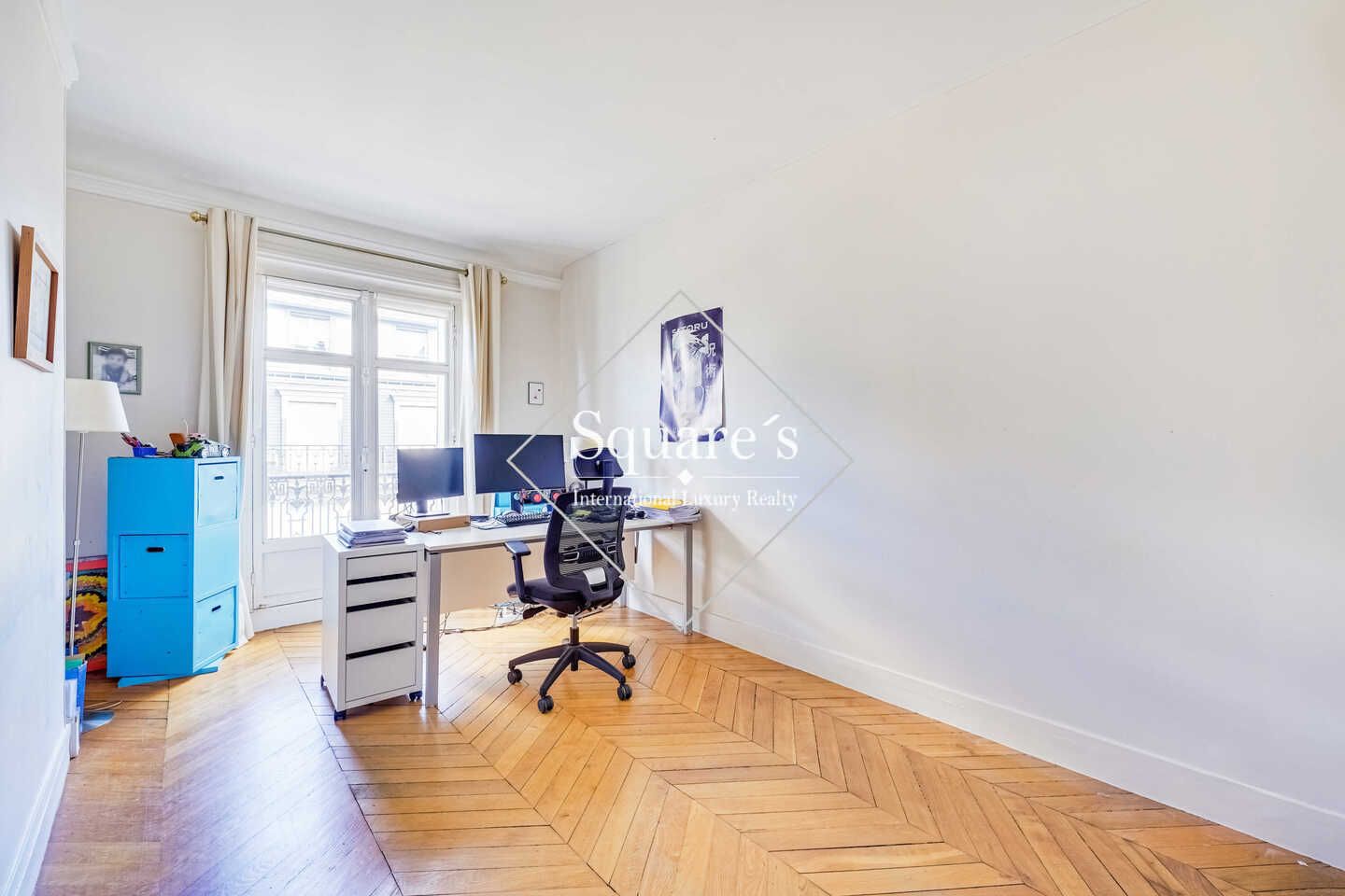 apartment 5 Rooms for sale on Paris 17ème (75017)