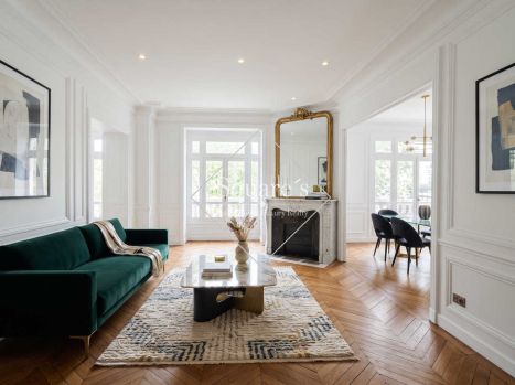 Sale Apartment Paris 7ème 6&nbsp;Rooms 168&nbsp;m²