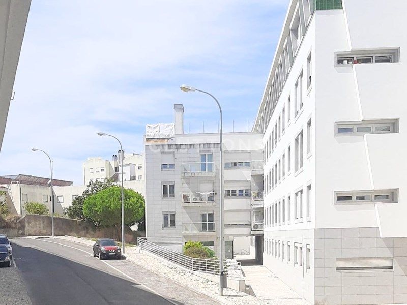 apartment 6 Rooms for sale on Lisboa (1500)