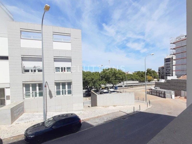 apartment 6 Rooms for sale on Lisboa (1500)