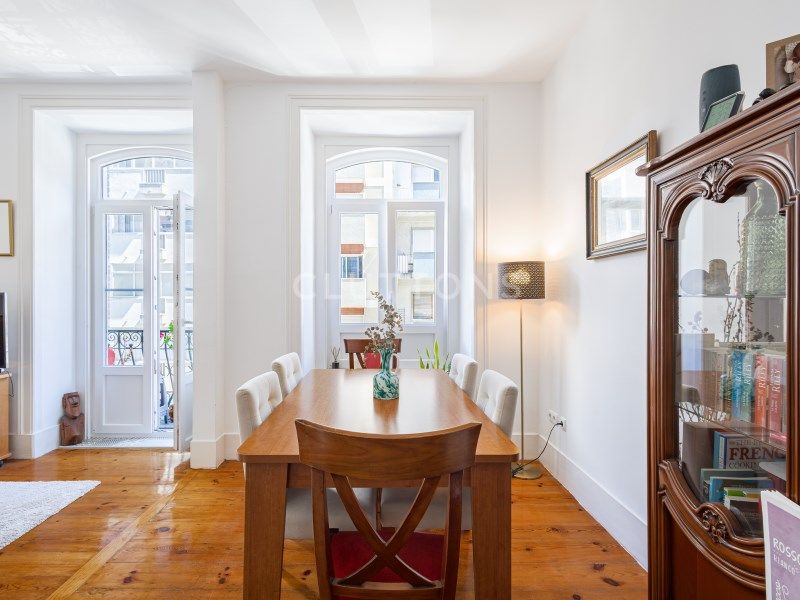 apartment 6 Rooms for sale on Lisboa (1150)