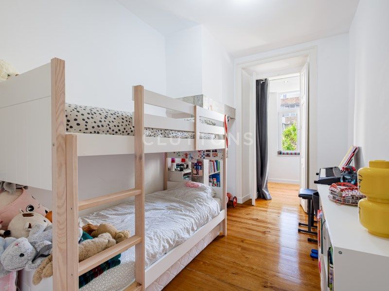 apartment 6 Rooms for sale on Lisboa (1150)