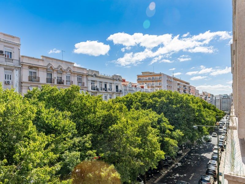 apartment 5 Rooms for sale on Lisboa (1069)