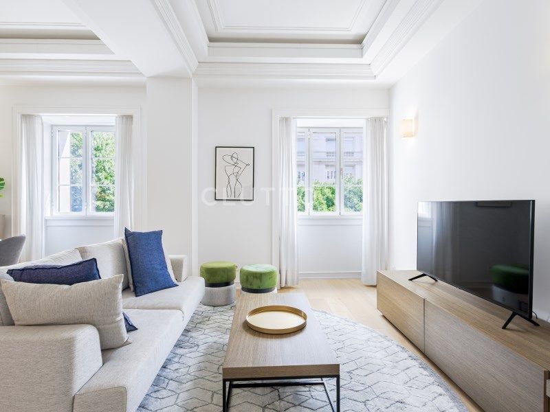 apartment 5 Rooms for sale on Lisboa (1069)
