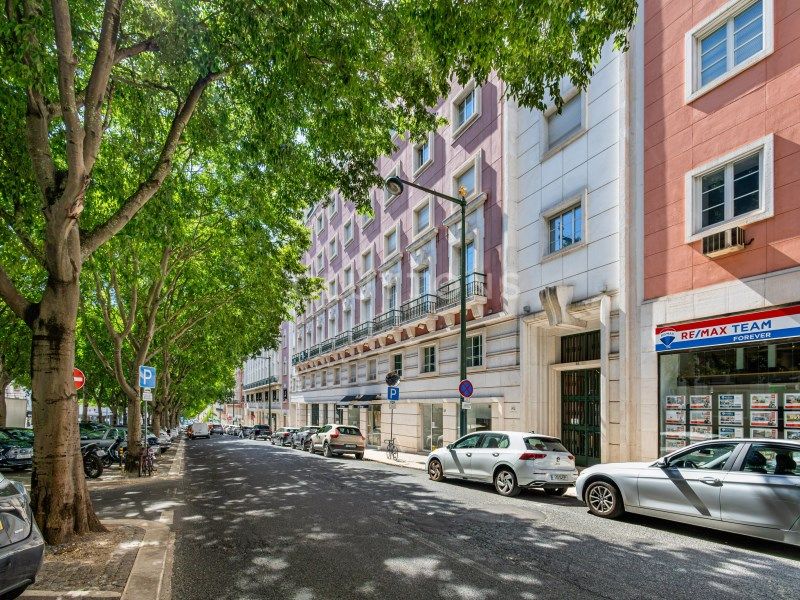 apartment 5 Rooms for sale on Lisboa (1069)