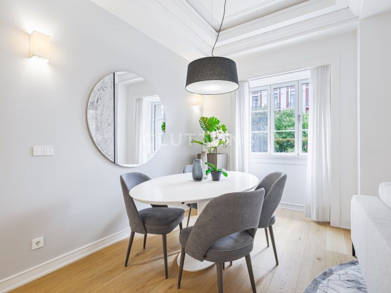 apartment 5 Rooms for sale on Lisboa (1069)