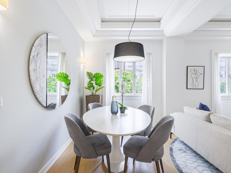 apartment 5 Rooms for sale on Lisboa (1069)