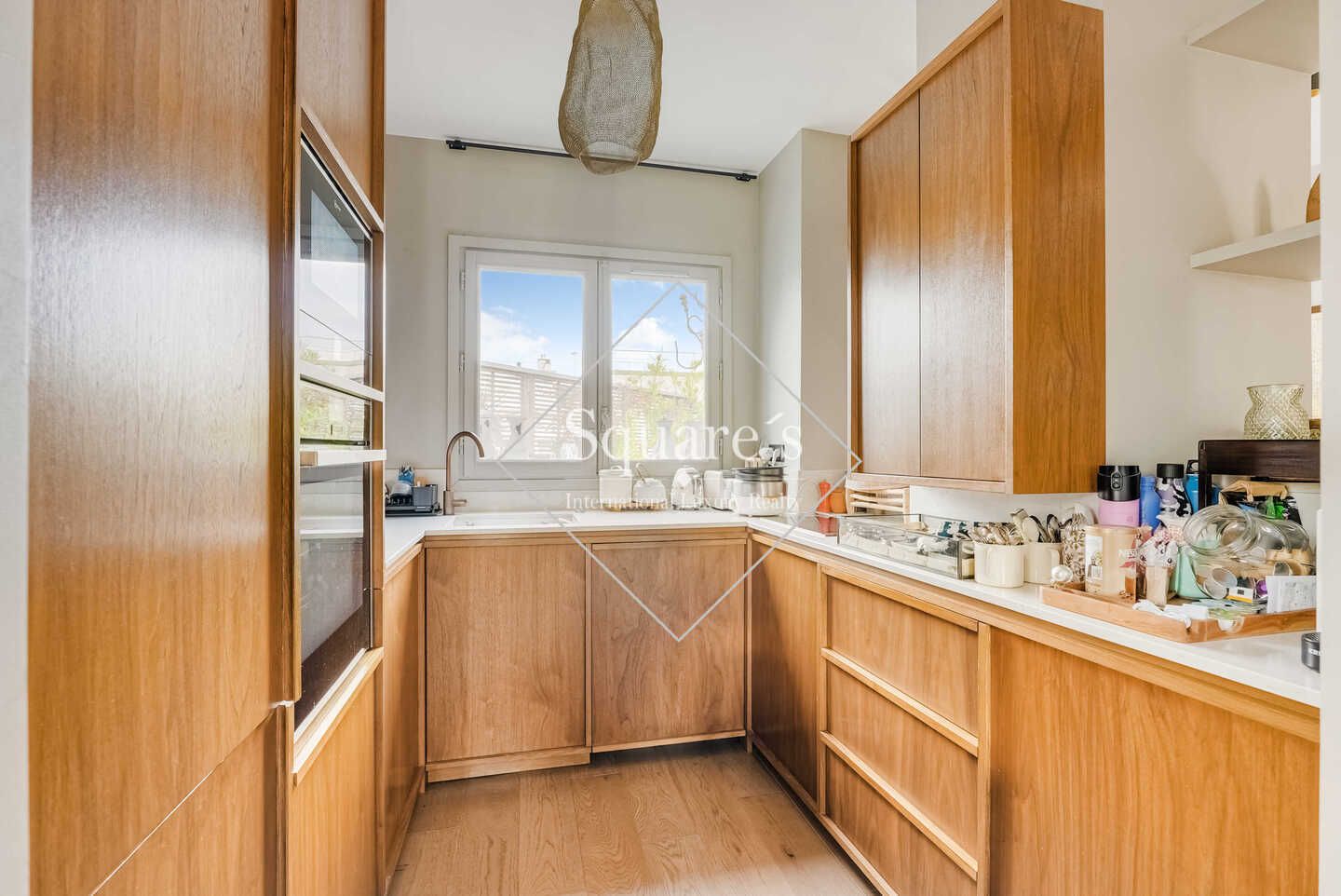 apartment 7 Rooms for sale on Neuilly-sur-Seine (92200)