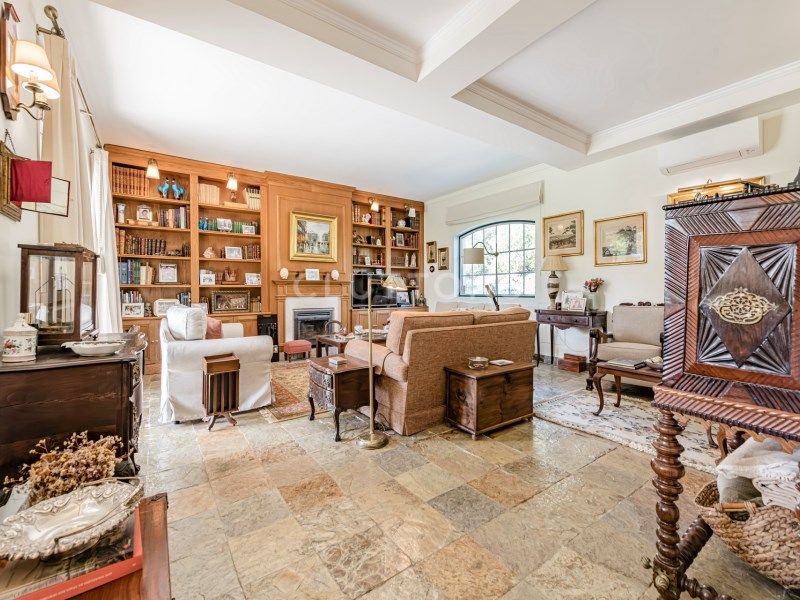 house 12 Rooms for sale on Cascais (2645)
