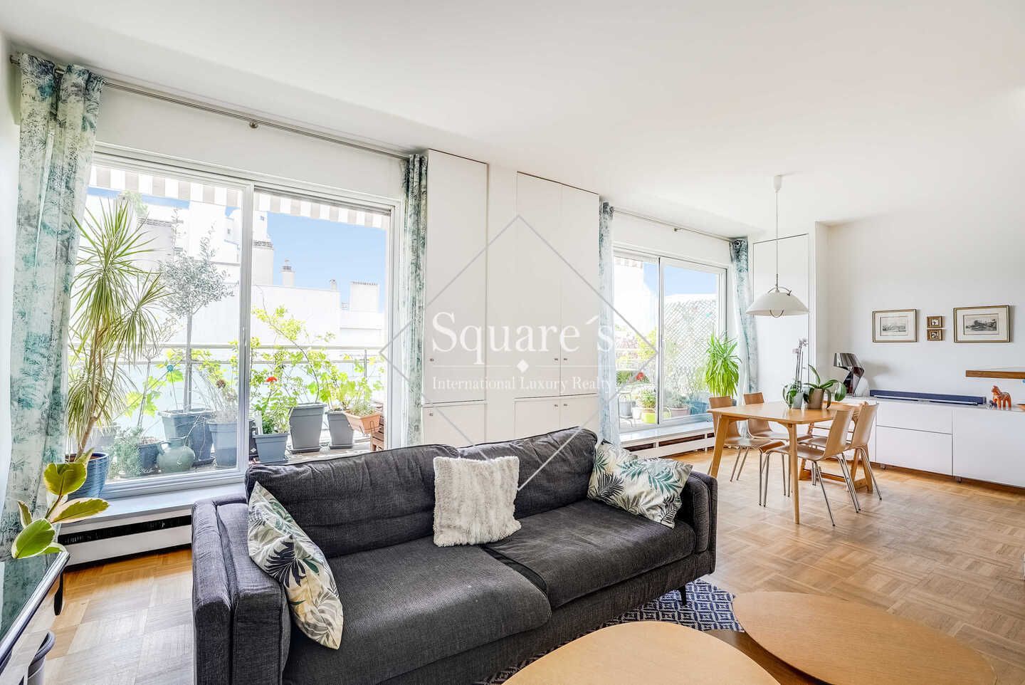 apartment 4 Rooms for sale on Neuilly-sur-Seine (92200)