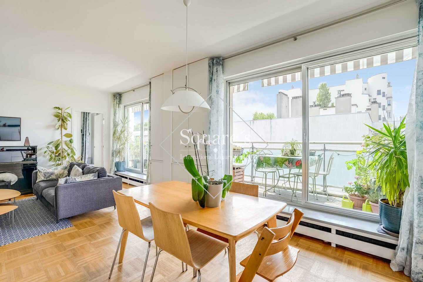 apartment 4 Rooms for sale on Neuilly-sur-Seine (92200)
