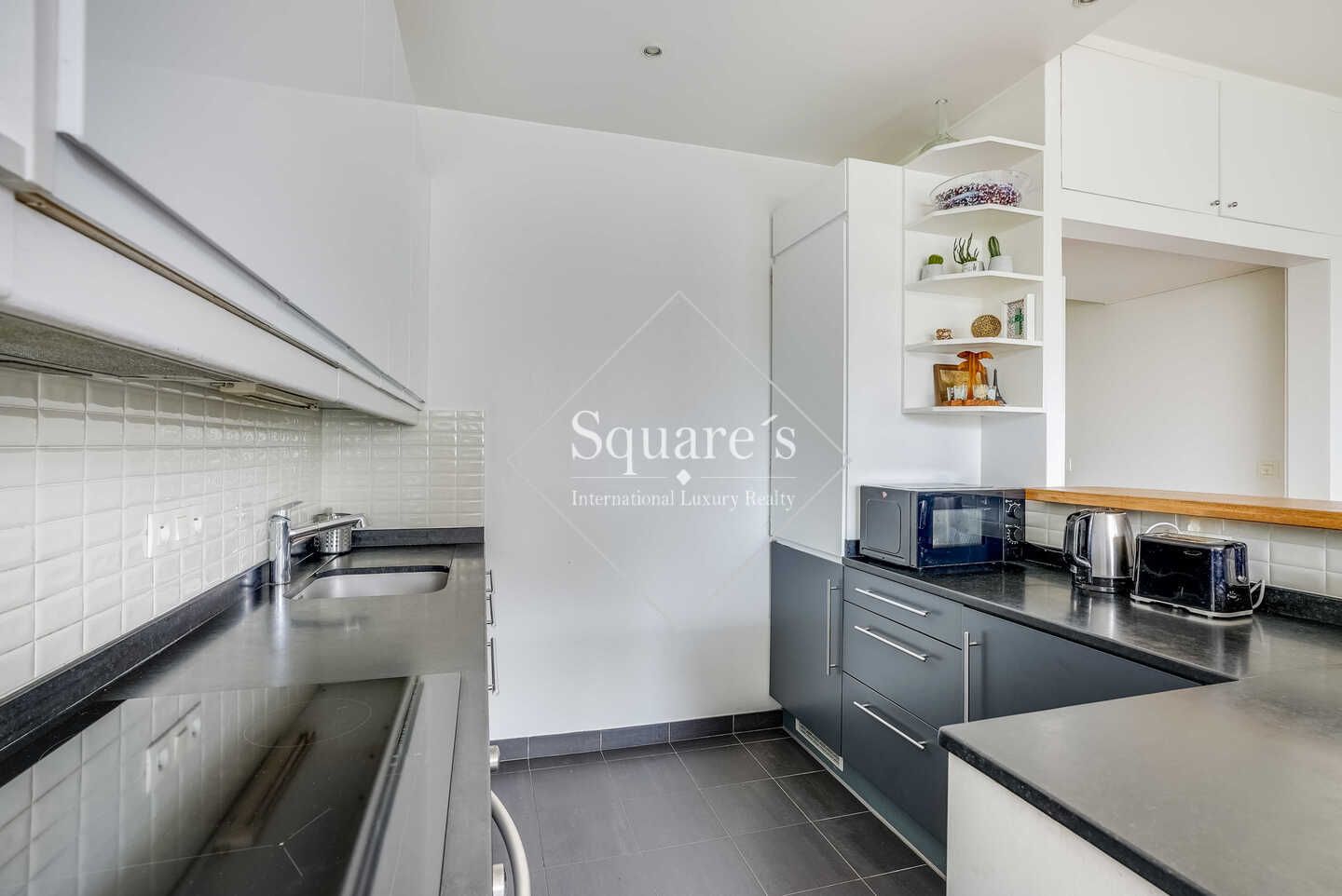 apartment 4 Rooms for sale on Neuilly-sur-Seine (92200)