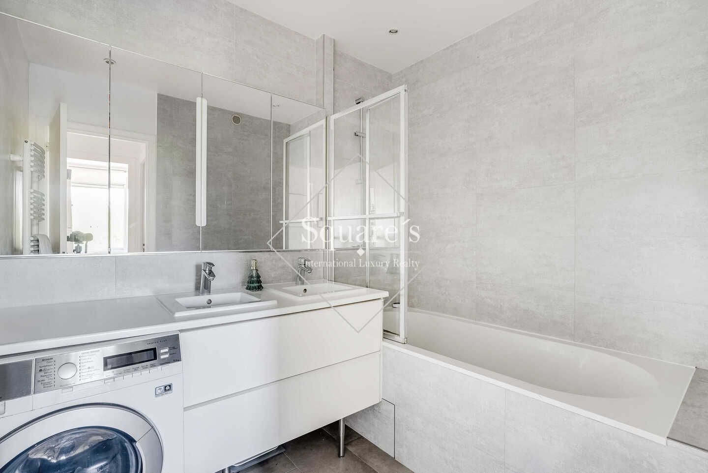 apartment 4 Rooms for sale on Neuilly-sur-Seine (92200)