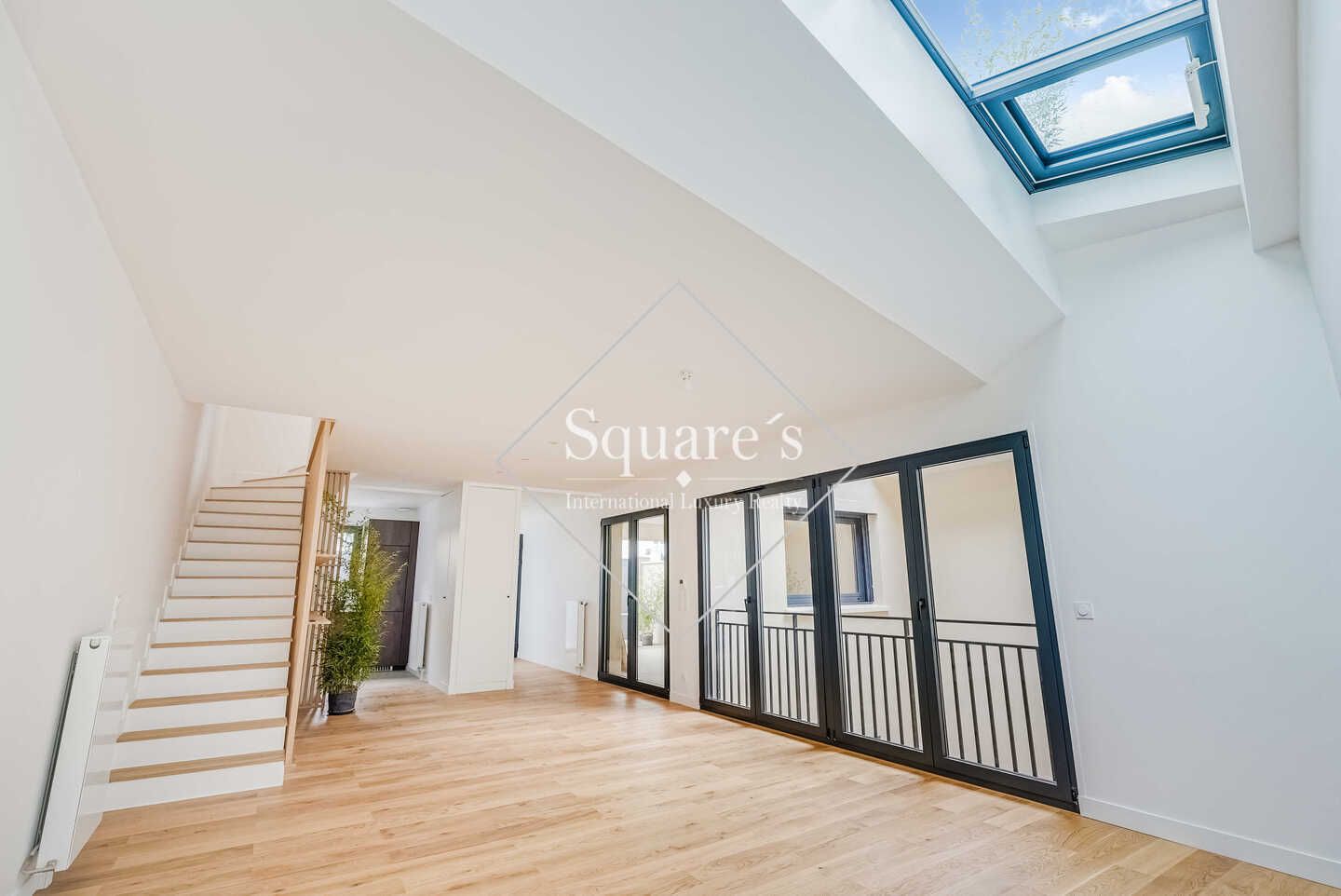 house 5 Rooms for sale on Suresnes (92150)