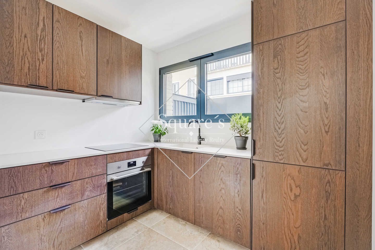 house 5 Rooms for sale on Suresnes (92150)