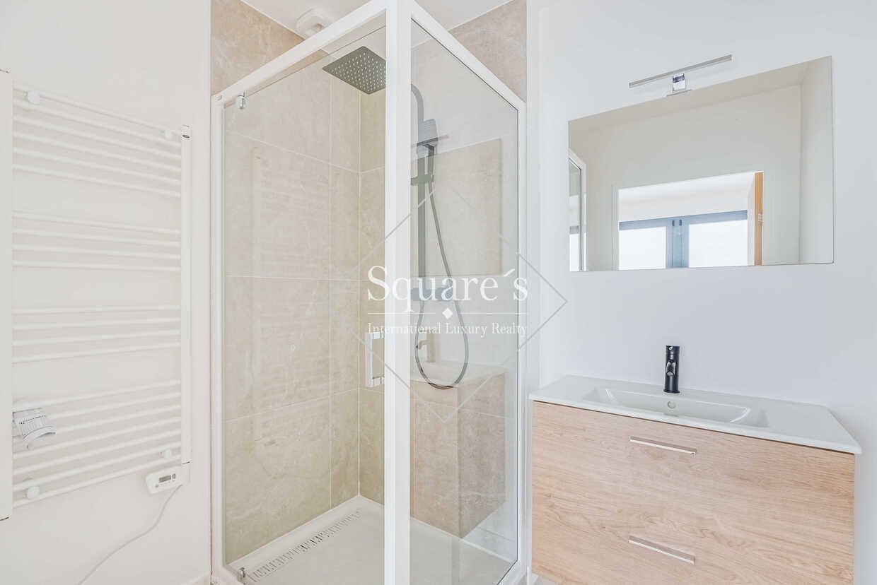 house 5 Rooms for sale on Suresnes (92150)