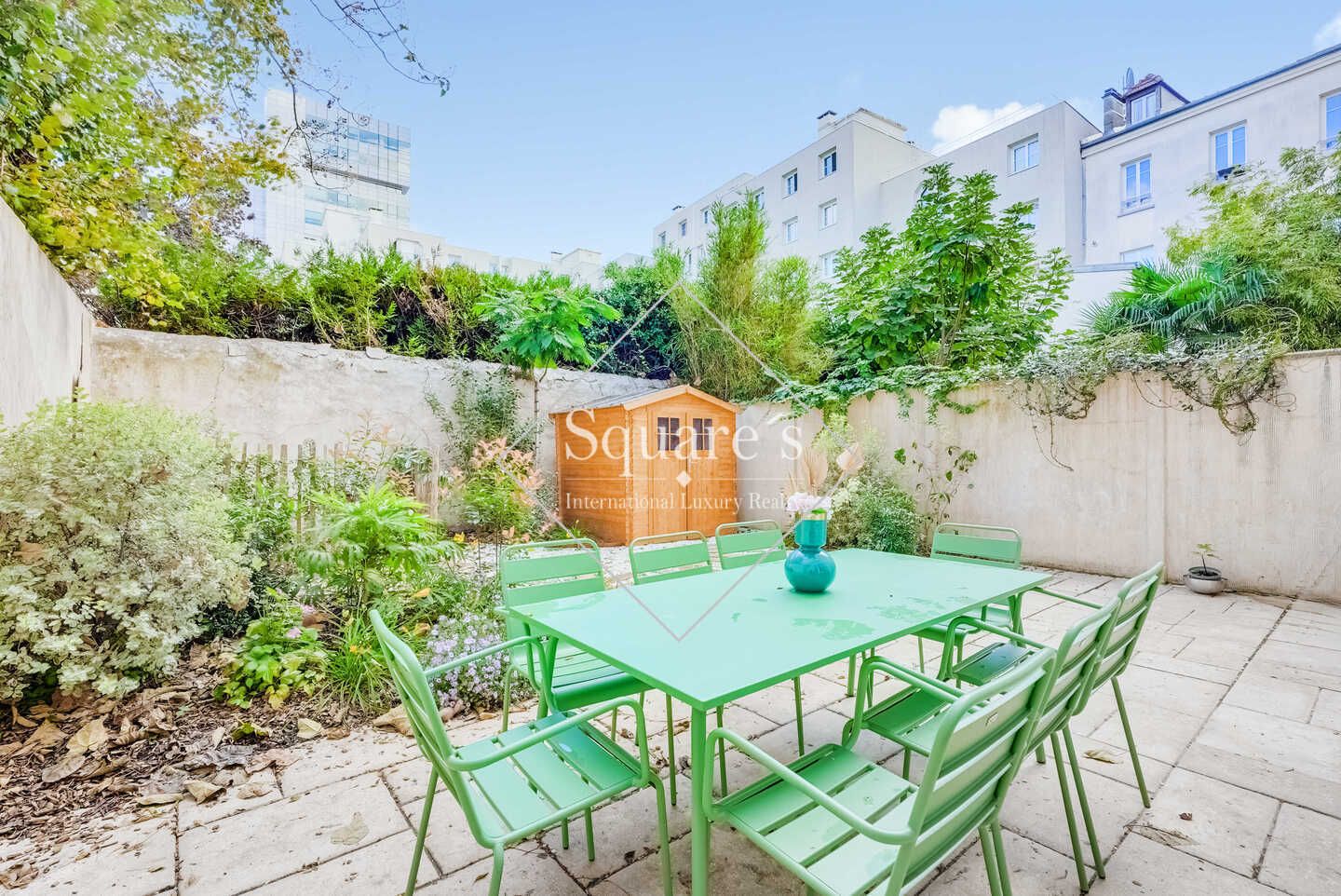 apartment 5 Rooms for sale on Puteaux (92800)