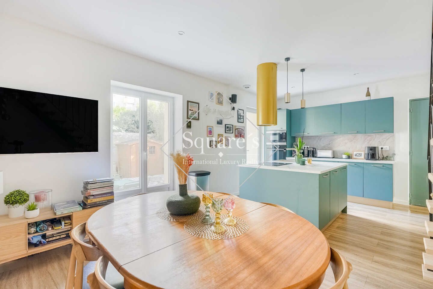 apartment 5 Rooms for sale on Puteaux (92800)