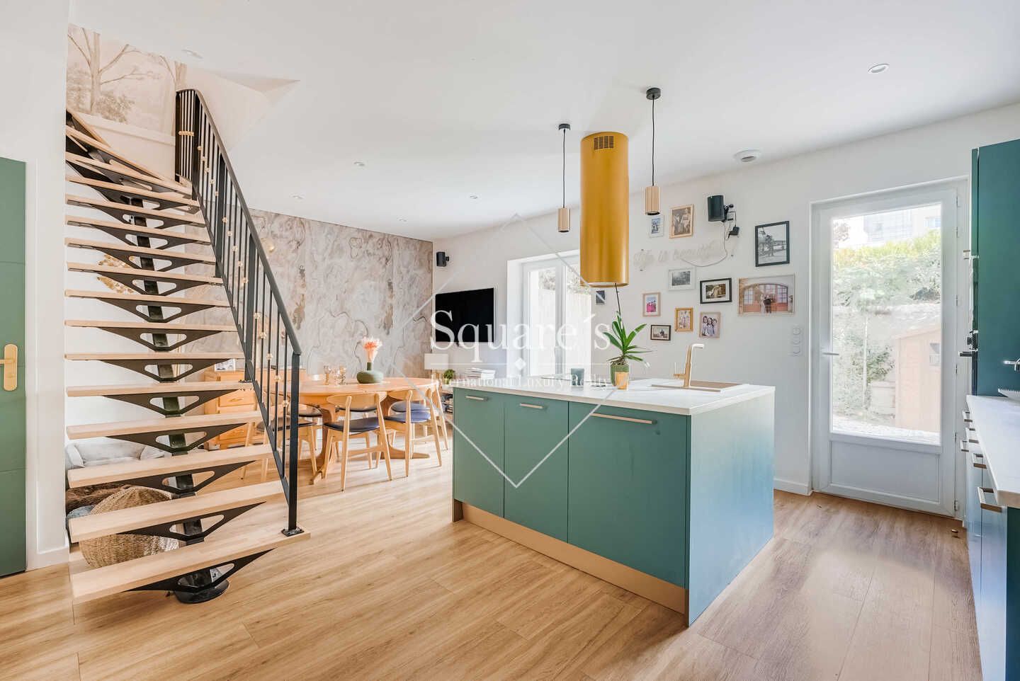 apartment 5 Rooms for sale on Puteaux (92800)