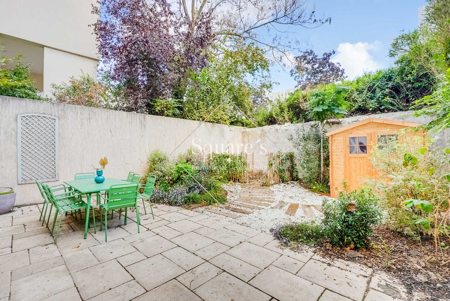 apartment 5 Rooms for sale on Puteaux (92800)