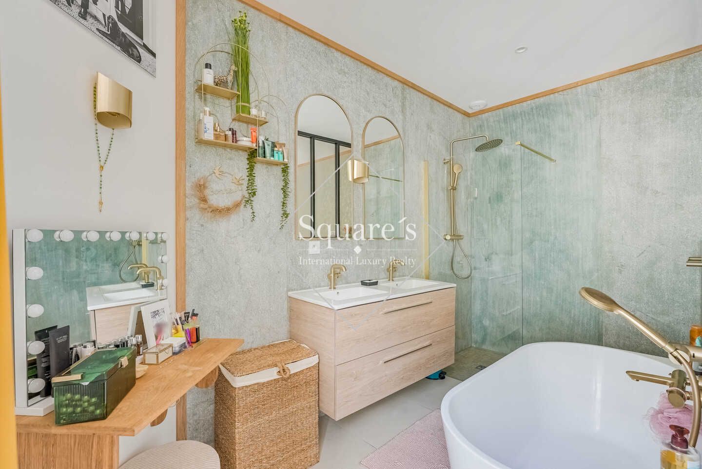 apartment 5 Rooms for sale on Puteaux (92800)