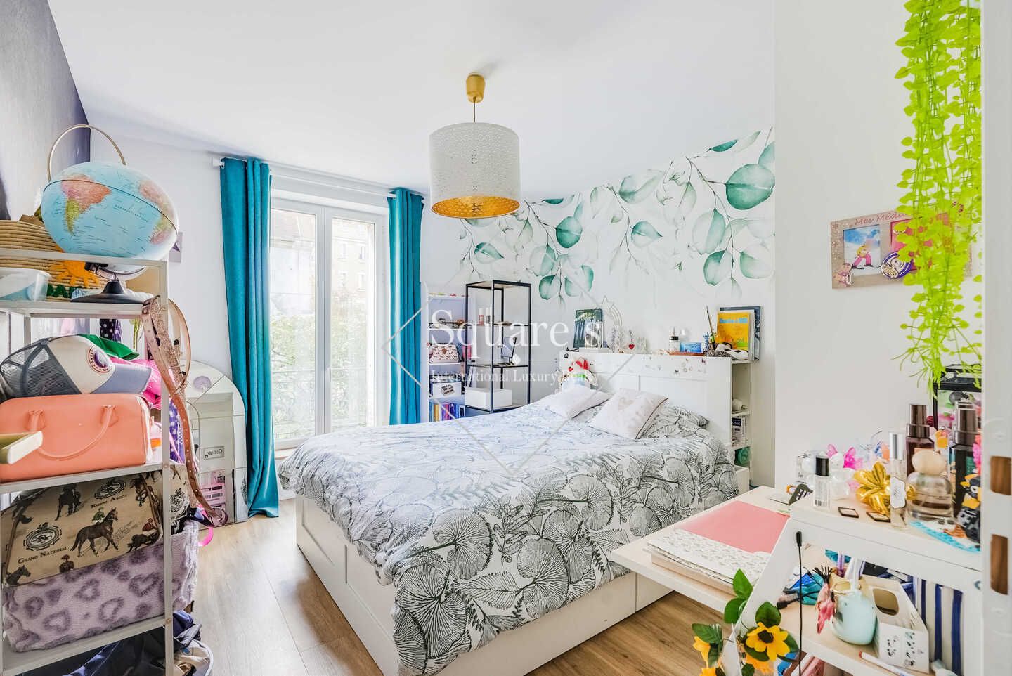 apartment 5 Rooms for sale on Puteaux (92800)