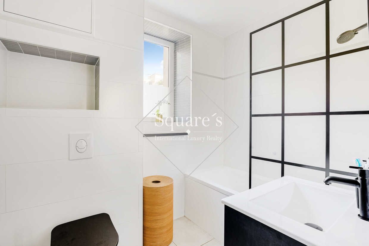 apartment 5 Rooms for sale on Puteaux (92800)