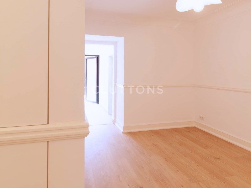 apartment 5 Rooms for sale on Lisboa (1000)