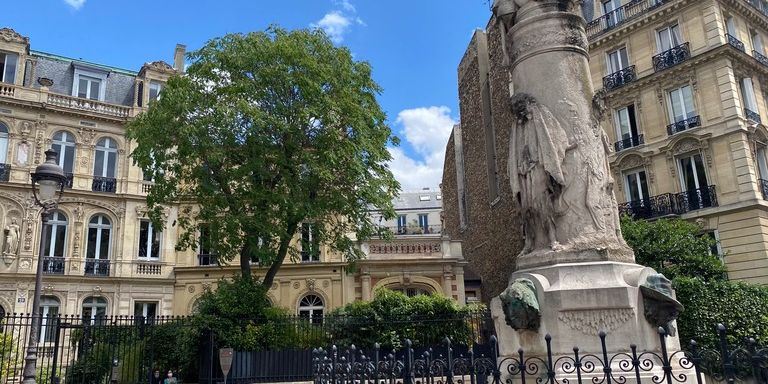 Le 9ème Arrondissement Le quartier des Martyrs, Pigalle, les grands Boulevards « La Nouvelle-Athènes » immobilier prestige luxe paris